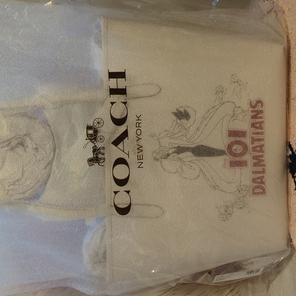 Coach Handbags - NWT Coach Cruella City Tote 😍